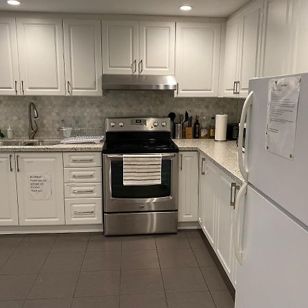 Yonge And Finch Subway !U Spacious & Cozy Private Bdr With Shared Bathroom 토론토 외부 사진