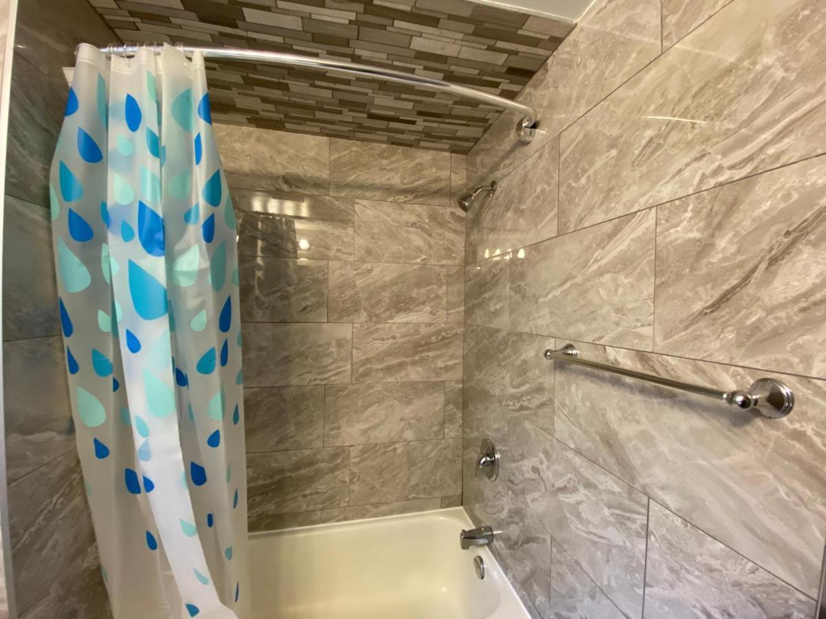 Yonge And Finch Subway !U Spacious & Cozy Private Bdr With Shared Bathroom 토론토 외부 사진